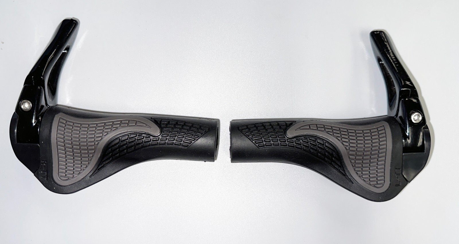 Cycling Deal MTB Bike Bicycle Anti-Slip Ergonomic Handlebar Grips with Bar-End