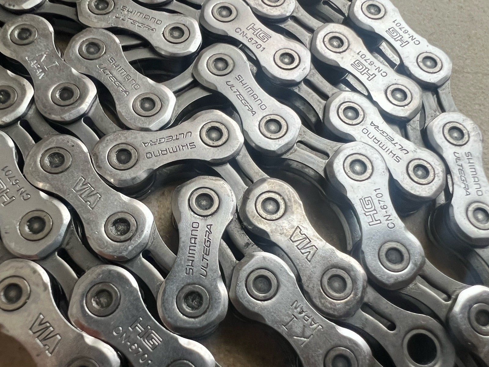 Shimano CN-6701 Ultegra Super Narrow Bicycle Chain 10 speed 106 Links Road Bike