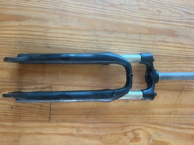 SR Suntour XCE 27.5″ QR Disc Suspension Fork 100mm travel, 1-1/8″ Steerer Tube