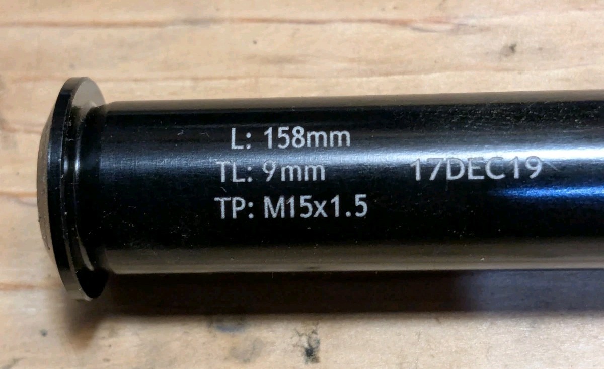 SRAM Maxle L: 158mm TL: 9mm TP: M15x1.5 15mm Thru Axle