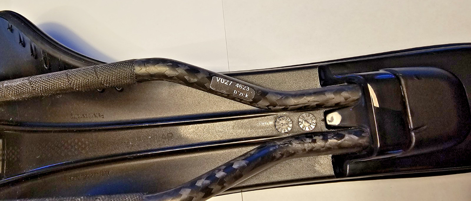 Fizik Antares R1 Versus Evo Saddle Regular 139mm 7x9mm Carbon Rails 174g Box