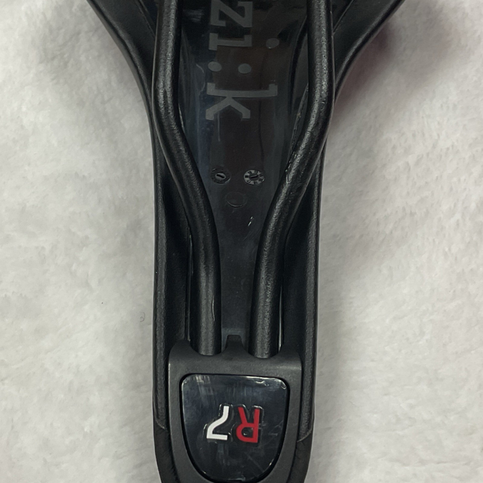 Fizik Arione R7 Black Racing Road Bike Saddle Synthetic Manganese Rails – Used