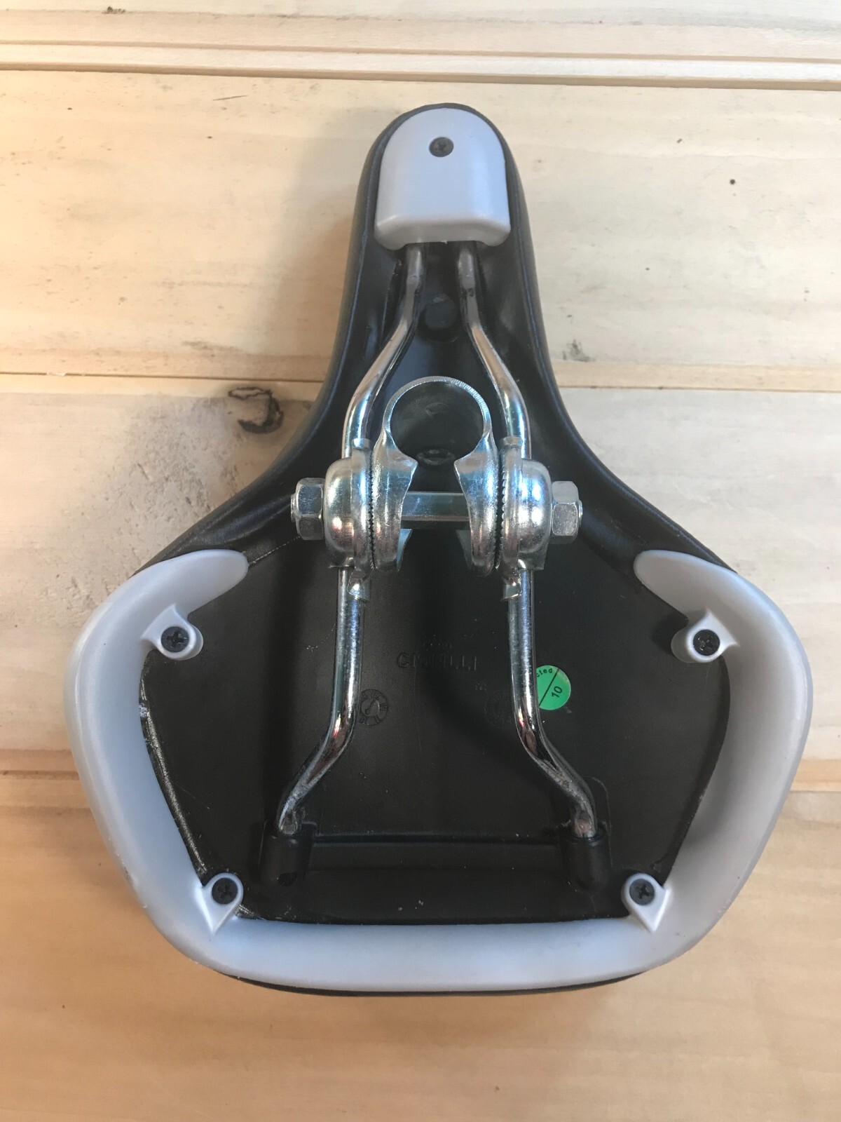 Cionlli Vitesse Bicycle Seat Metal Brace Black Plastic Frame