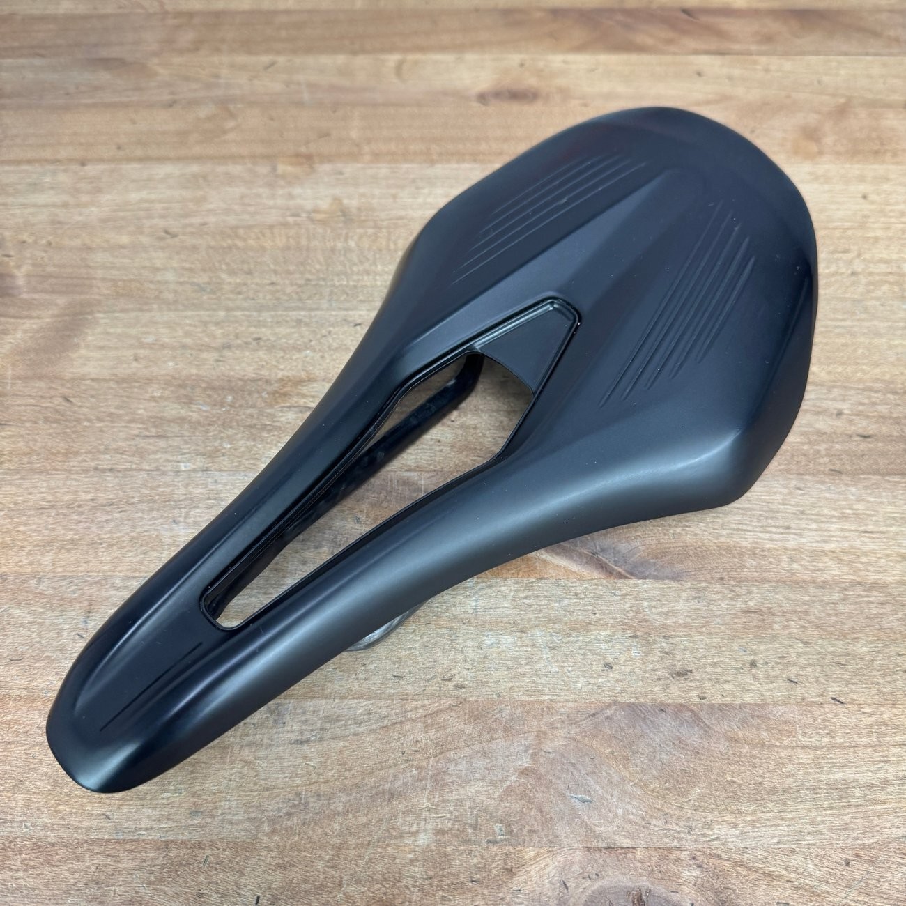 Fizik Argo Vento R1 140mm 7x9mm Carbon Rails Bike Saddle 193g
