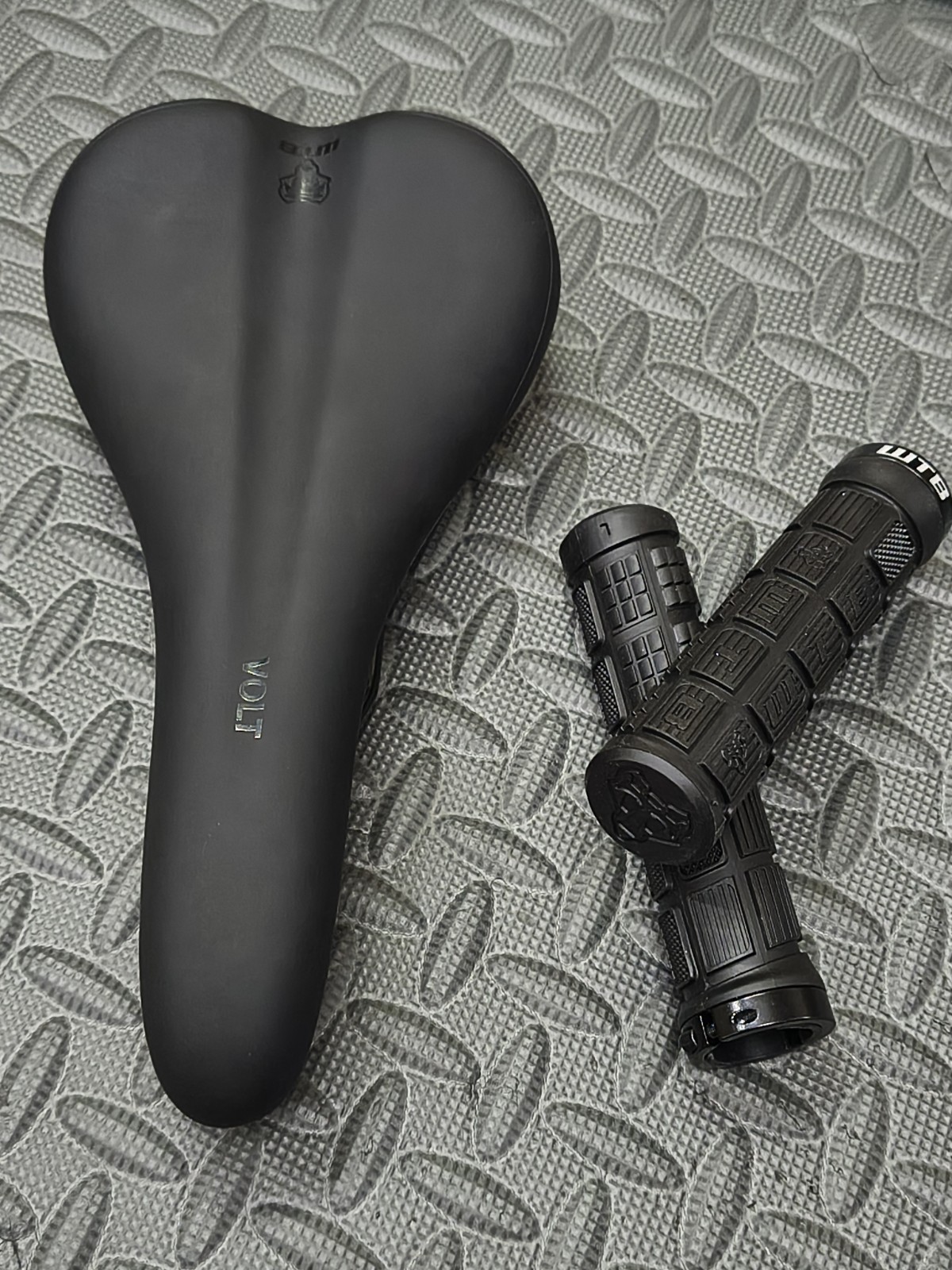 WTB Volt 130mm x 255mm Saddle & Grips Set
