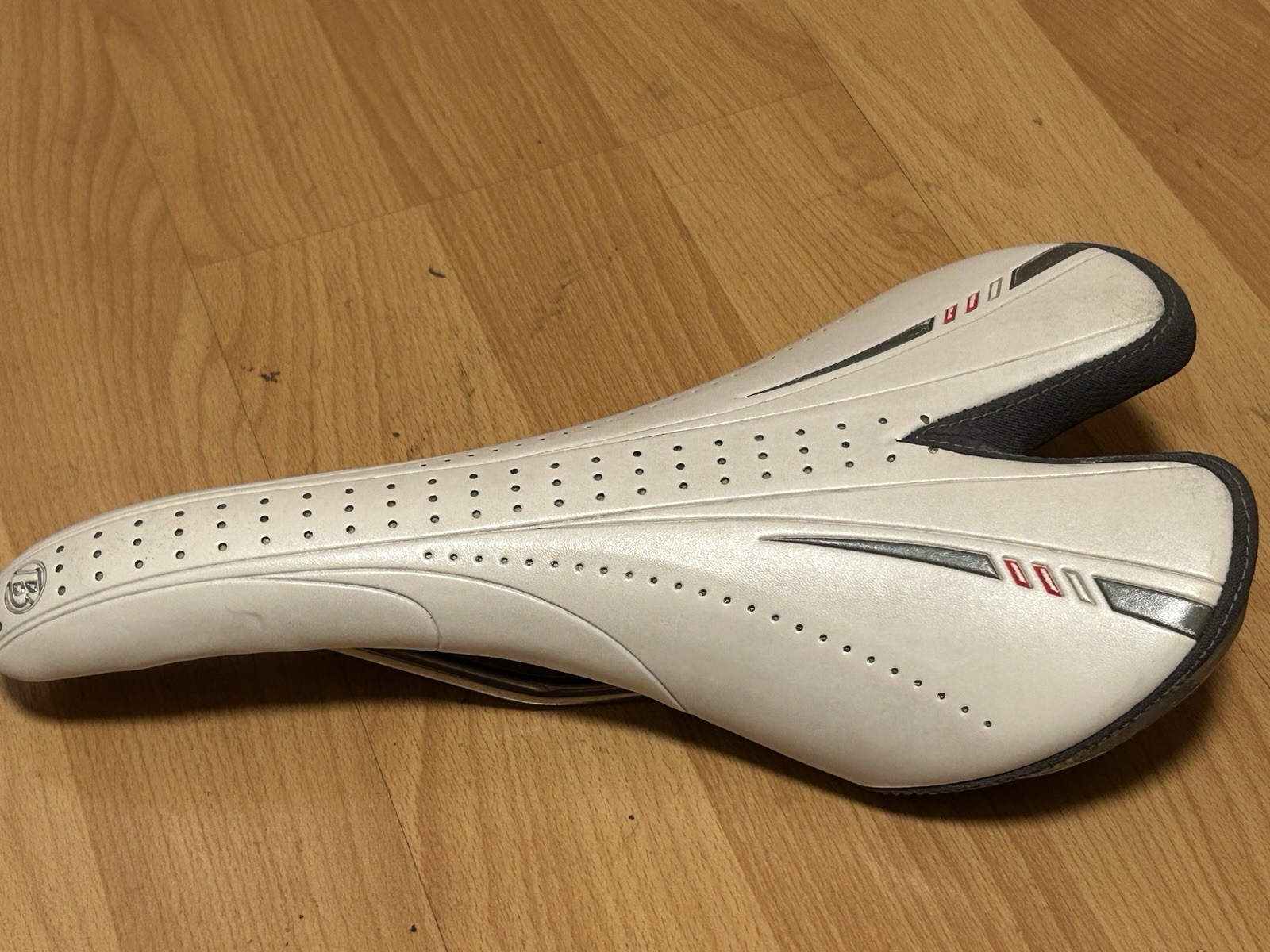 Bontrager Race X Lite Saddle, White, Road Bike, Titanium Rails Ti 220g 135mm