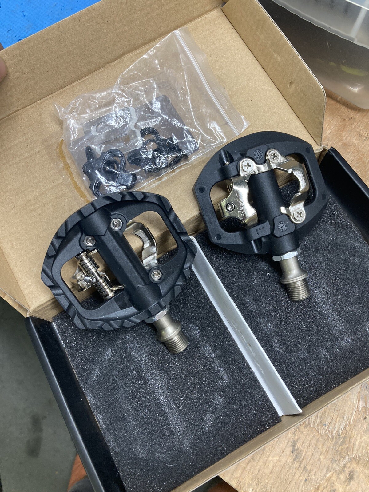 Dual-sided clipless or flat platform mountain bike pedals black fits Shimano SPD