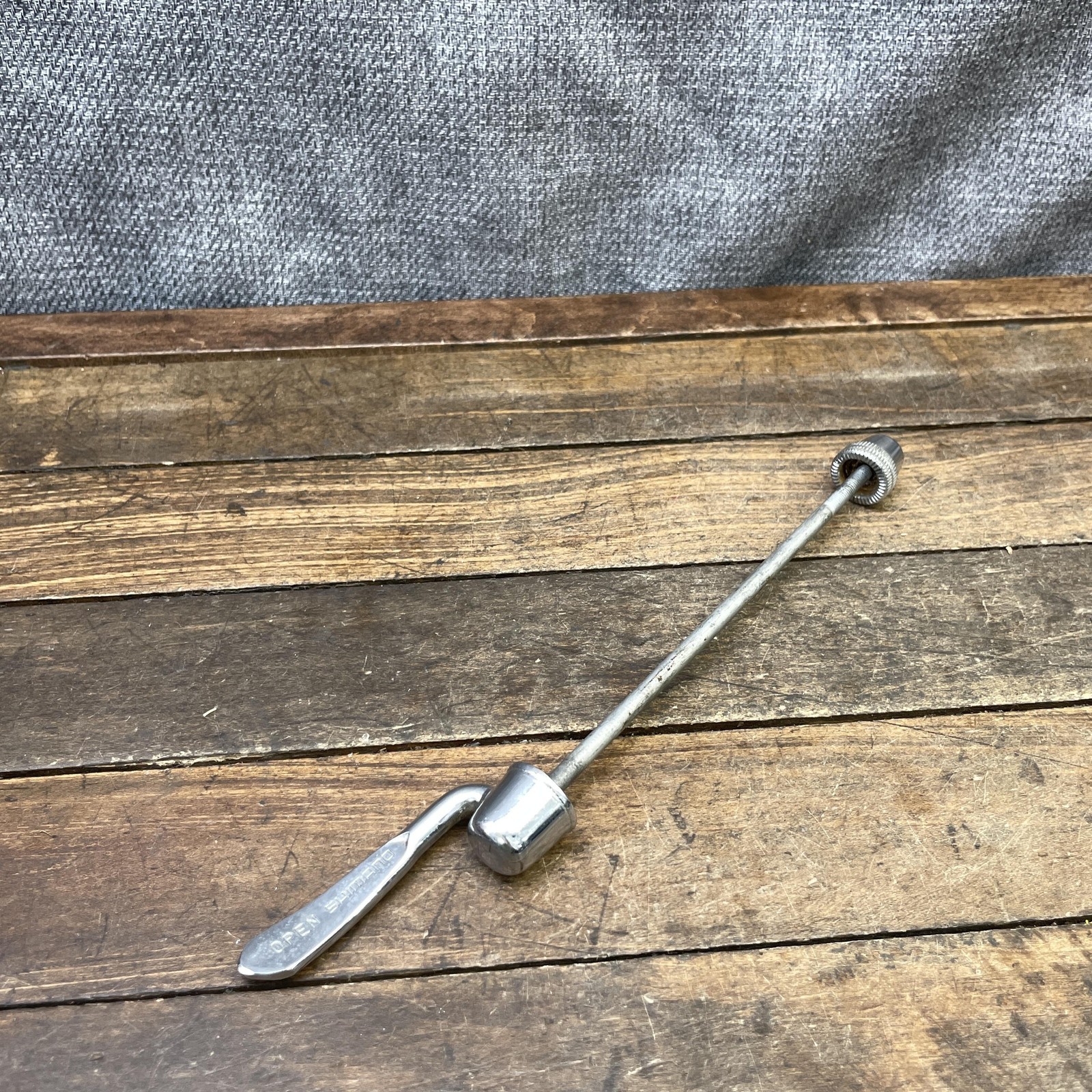 Shimano 600 Quick Release Skewer Road Rear Wheel Axle 126 QR Japan No Springs
