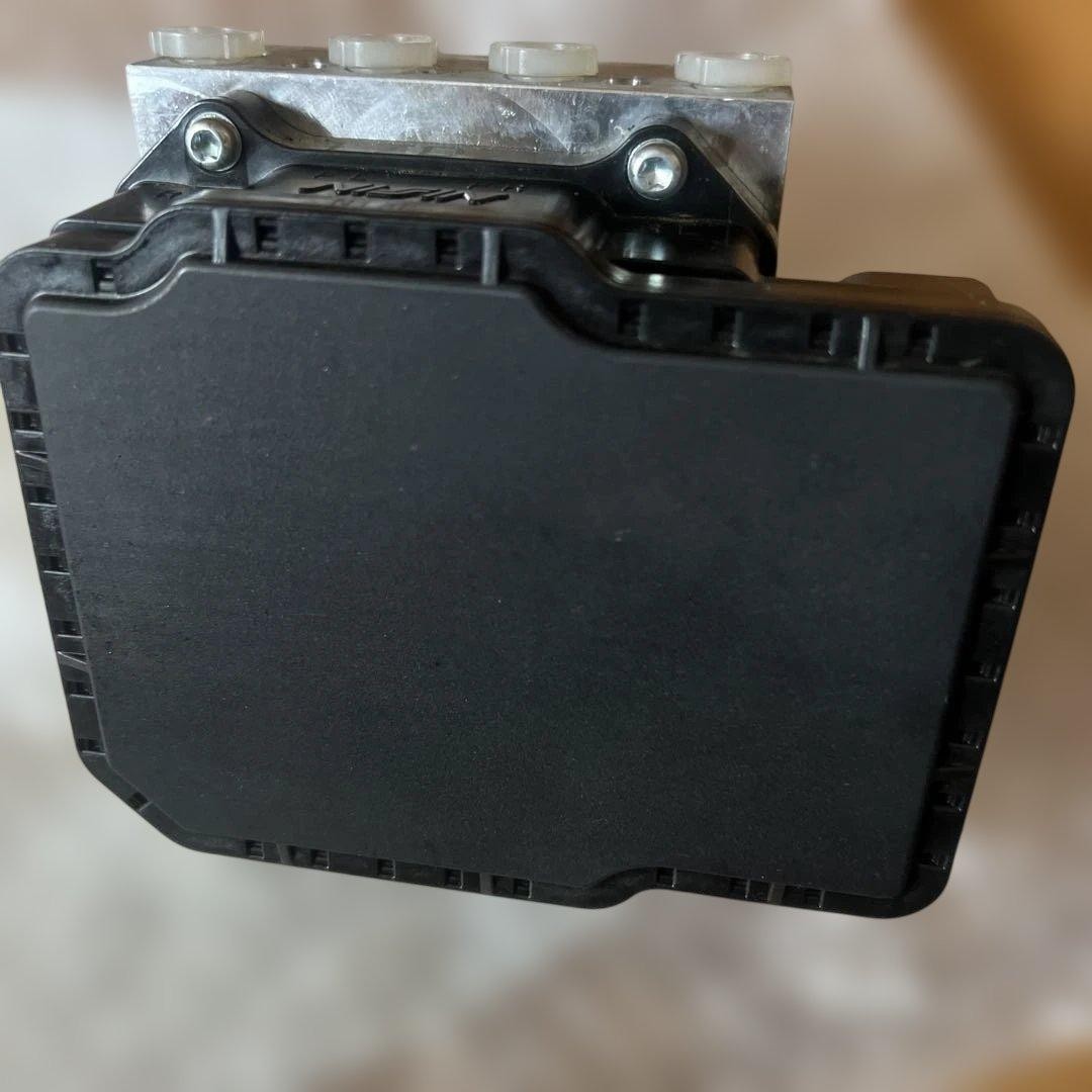 Honda Vezel RU2 ABS Modulator 57110-T7D-Z14 for Gasoline Model Used