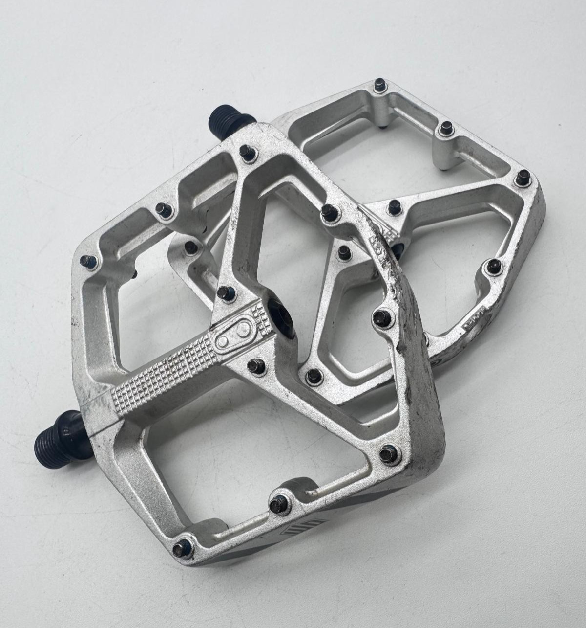 Crank Brothers Stamp Platform Pedals 9/16″ Aluminum Raw Silver LG