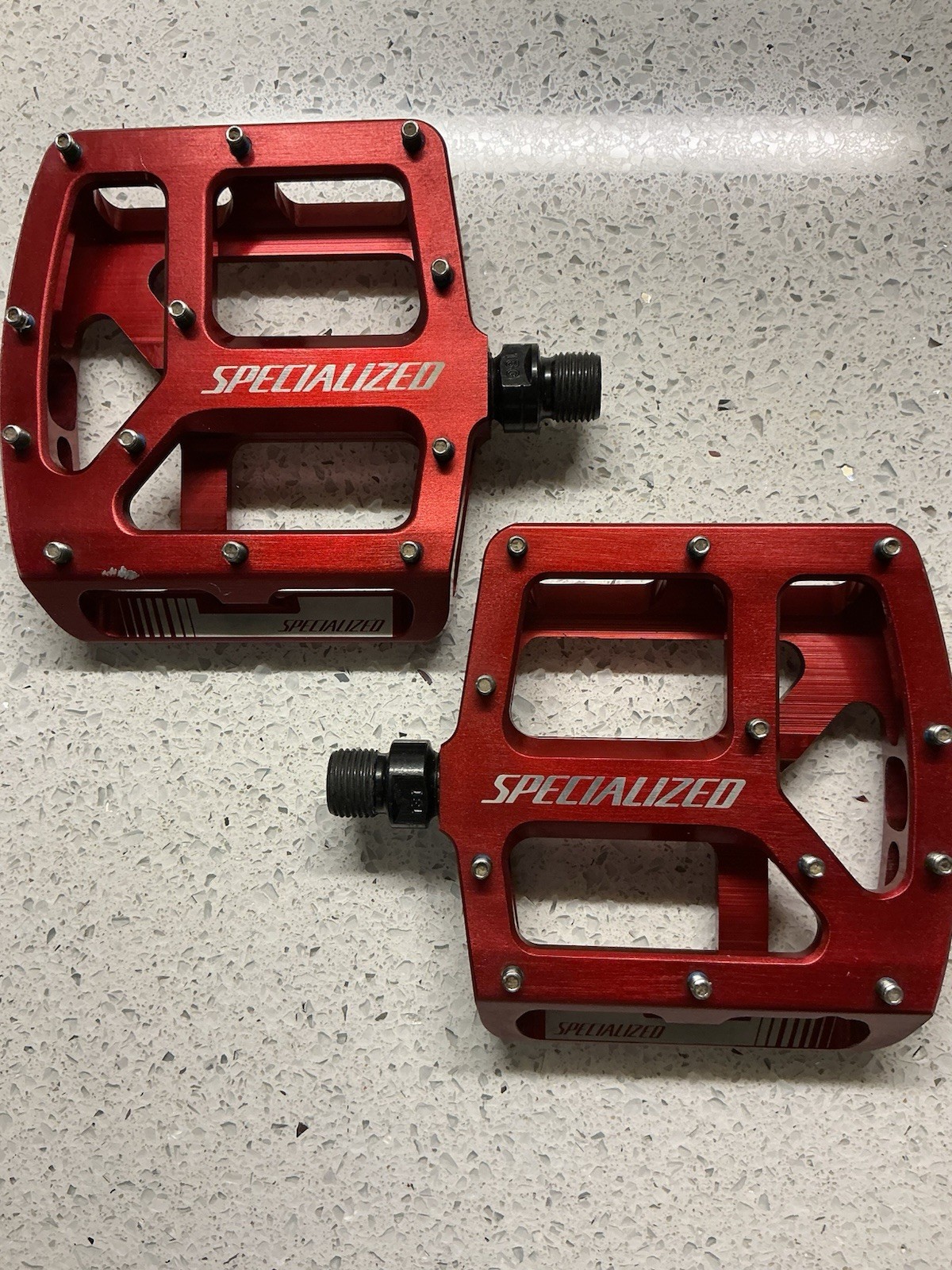 Specialized Bennies Platform Pedals Red Ano