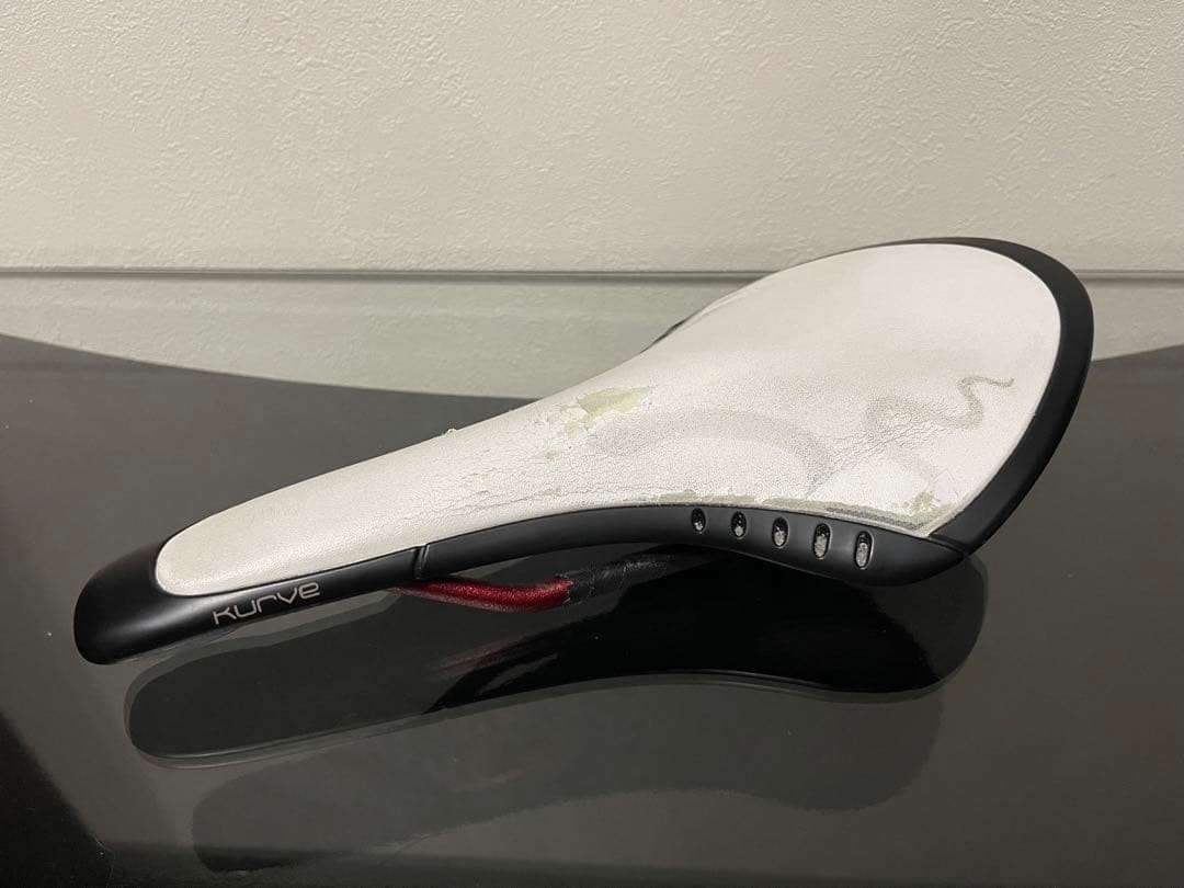 Fizik Kurve Snake Saddle Rare White Aluminum Rails 220g Limited Edition