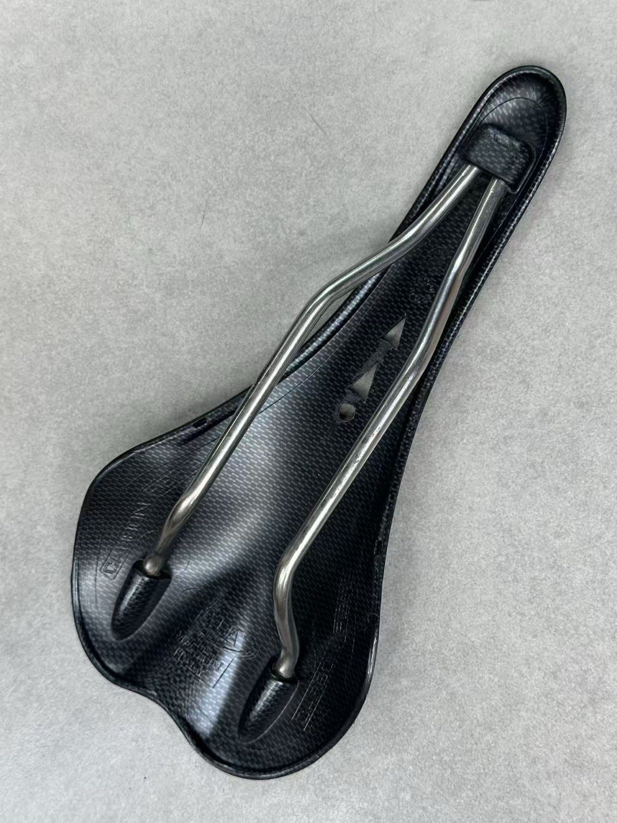 Selle Italia Carbon Fiber Road Bike Saddle Titanium Rails 125g Carbonio