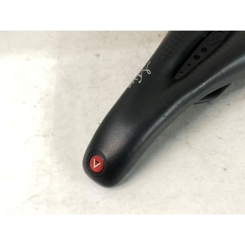ASTUTE MISS LINE SADDLE Saddle