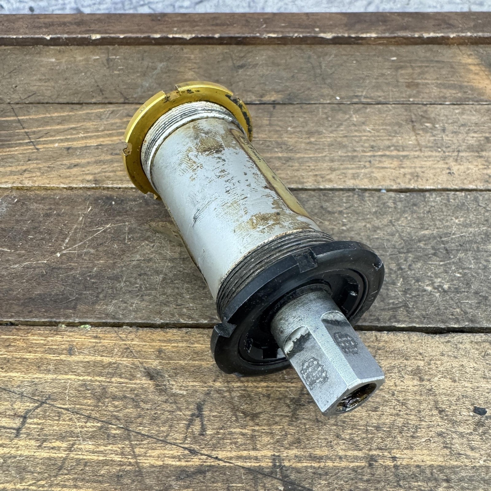 Vintage Suntour Superbe Bottom Bracket Sealed 68mm 117mm 1.37x24T JIS Gold Bike