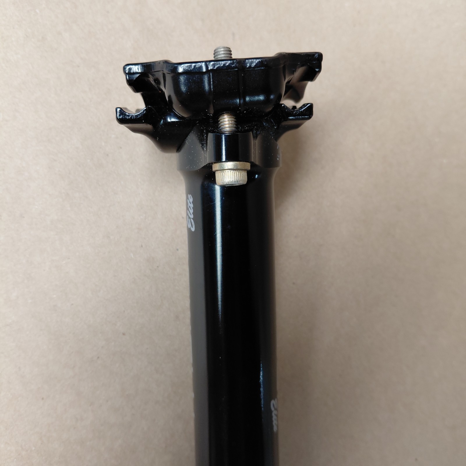 Thomson Elite Setback Seatpost – 27.2 x 330mm – Black (SP-E101-SB) with Bag