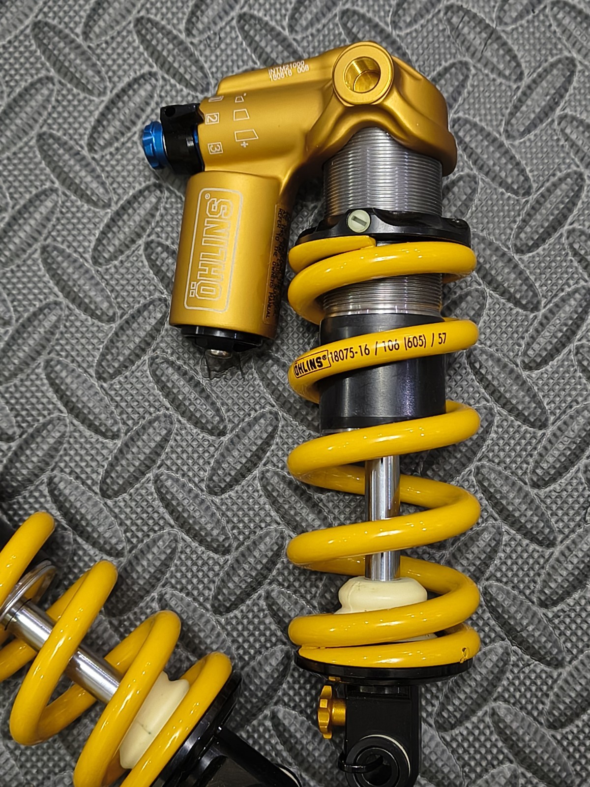 Ohlins TTX Coil Rear Shock 185x55mm Trunnion Damper/458/480/605lbs Coil Spring