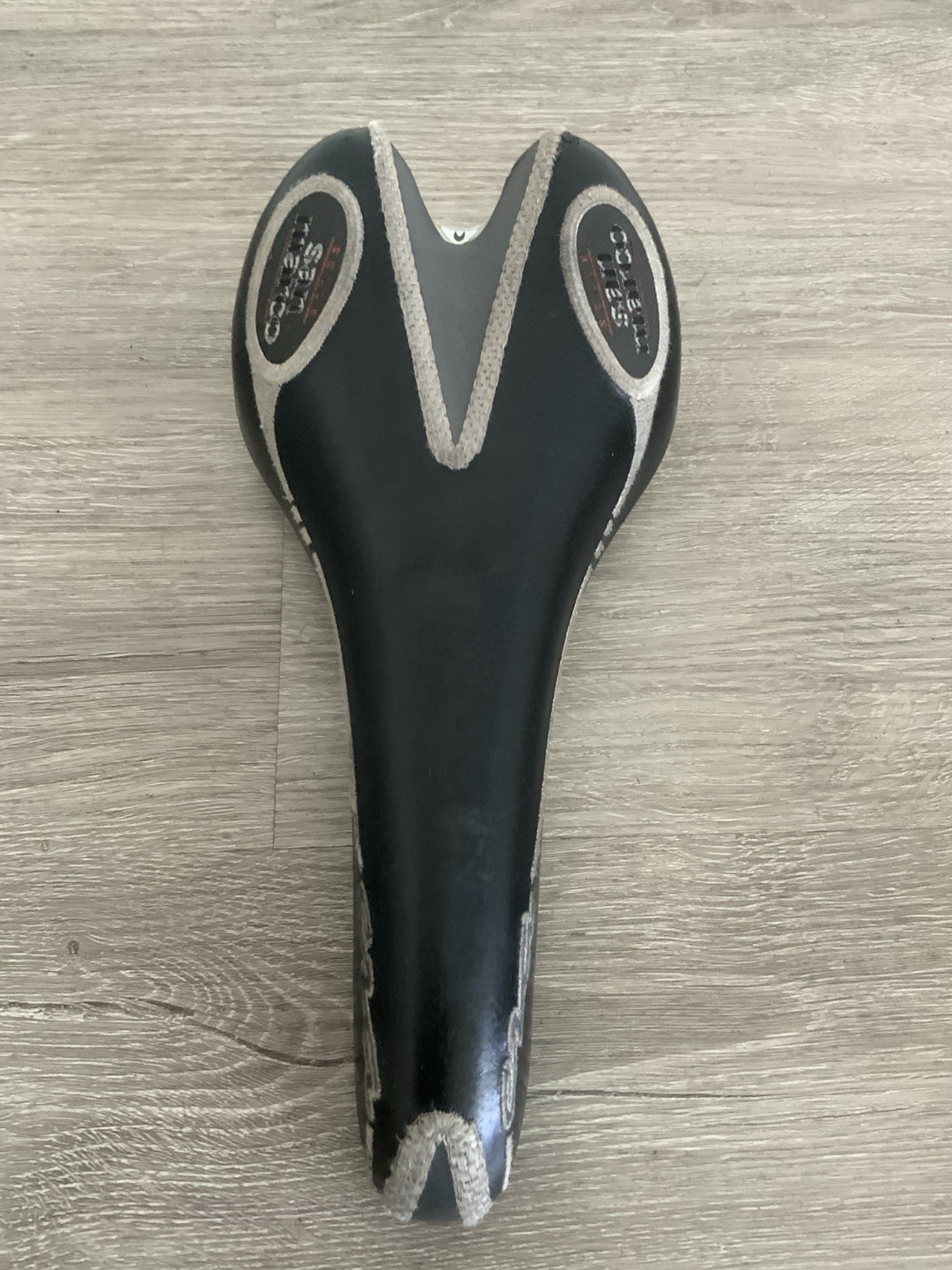 SELLE SAN MARCO ERA SADDLE TITANIUM STAYS 258 GRAMS 130 MM X 278 MM