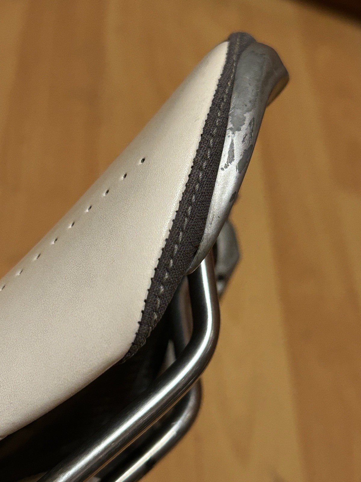 Bontrager Race X Lite Saddle, White, Road Bike, Titanium Rails Ti 220g 135mm