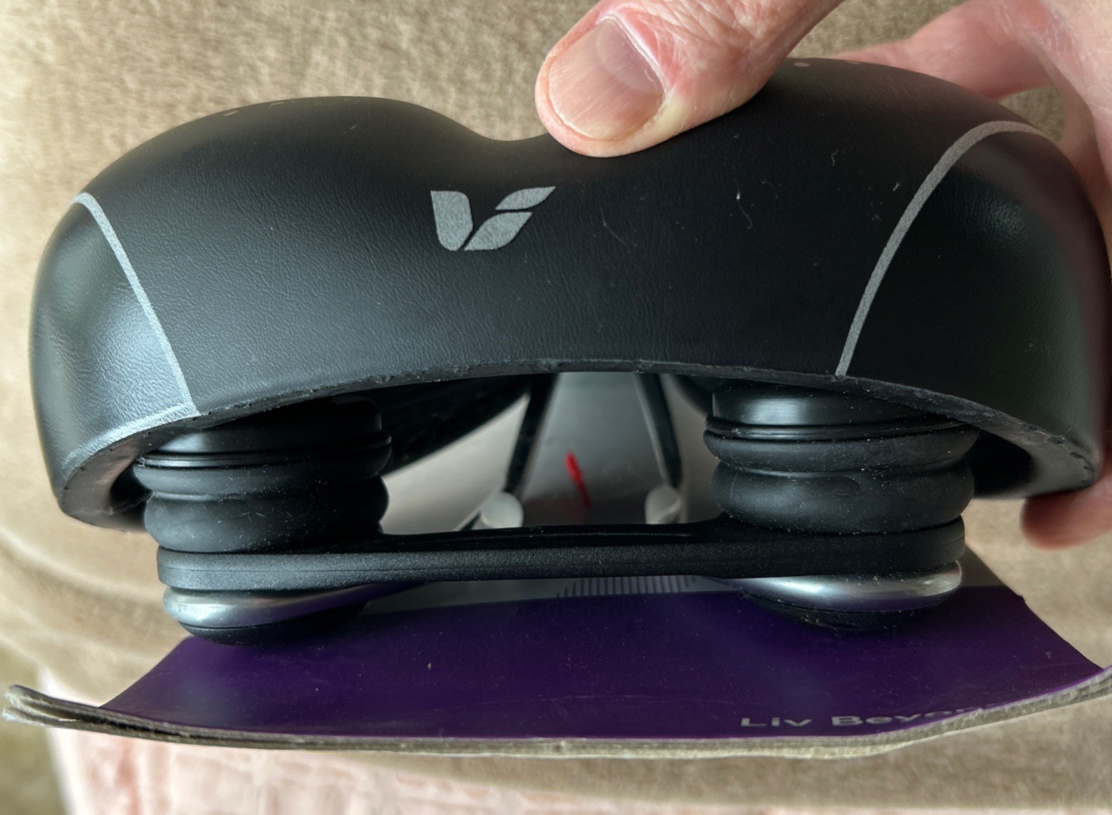 Liv Connect Comfort Women’s Black Wide Seamless Synthetic Bike Saddle New