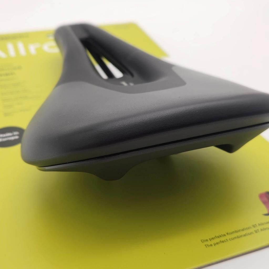 Ergon SR Allroad Bicycle Saddle Small / Medium Women’s Black Chromoly Rails
