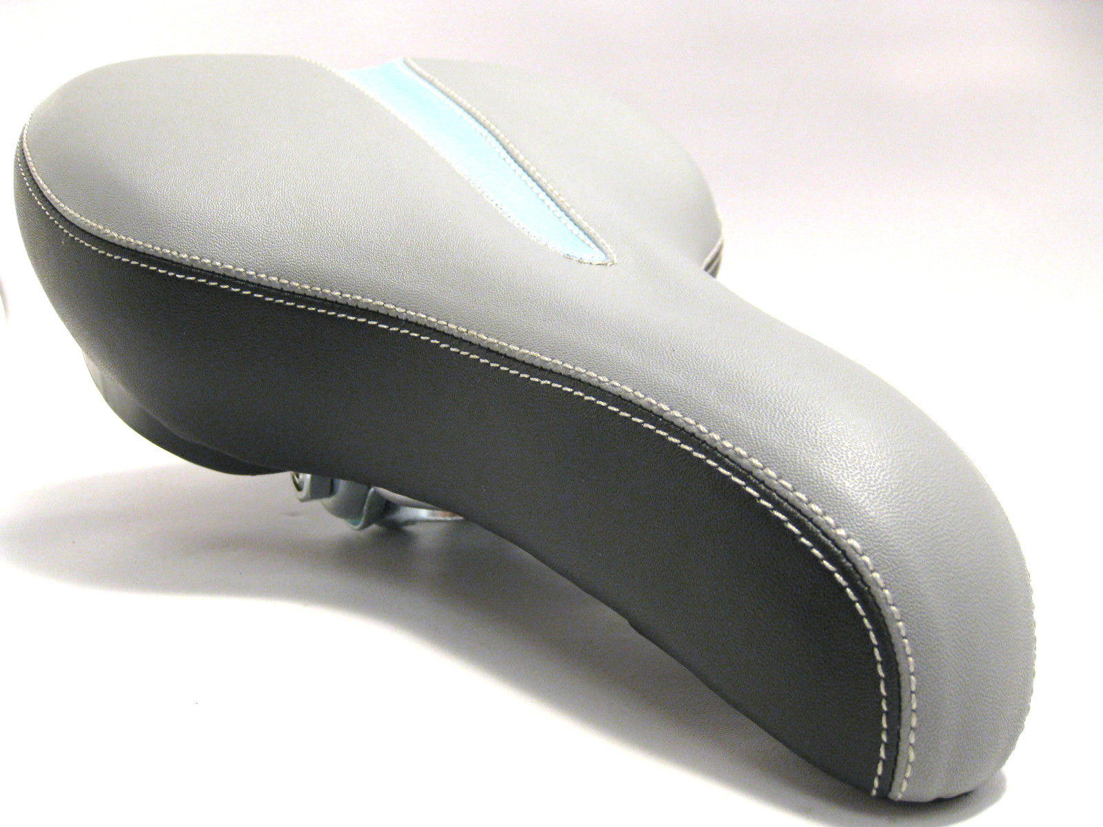 Bell Bellisima Women’s Comfort Vinyl Saddle Praia Shaped Soft Ride NEW w/ Tags