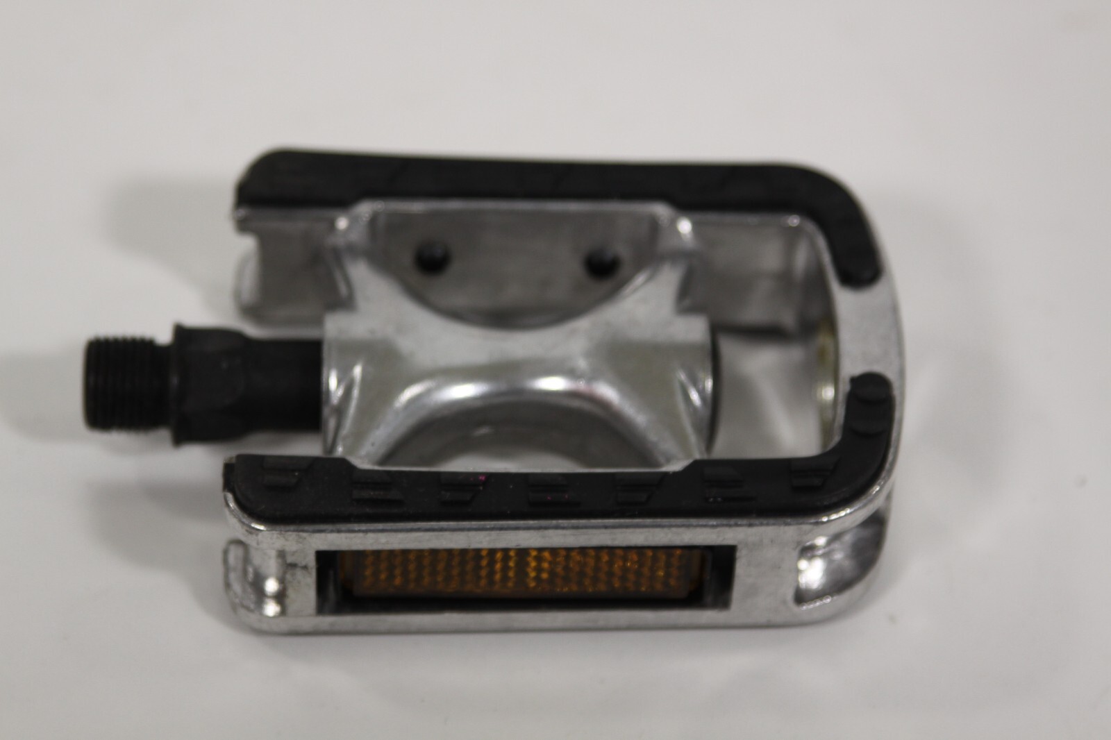 VP 609 Aluminum Platform Pedals with Resin Grips 9/16 Silver PD3