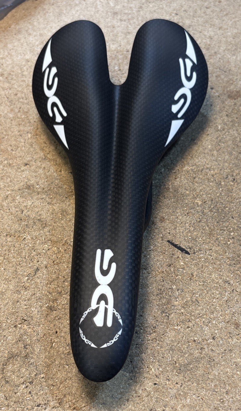 Super Light Carbon Saddle 3.7 Ounces or 105 Grams Road Racing Bike 275x135mm