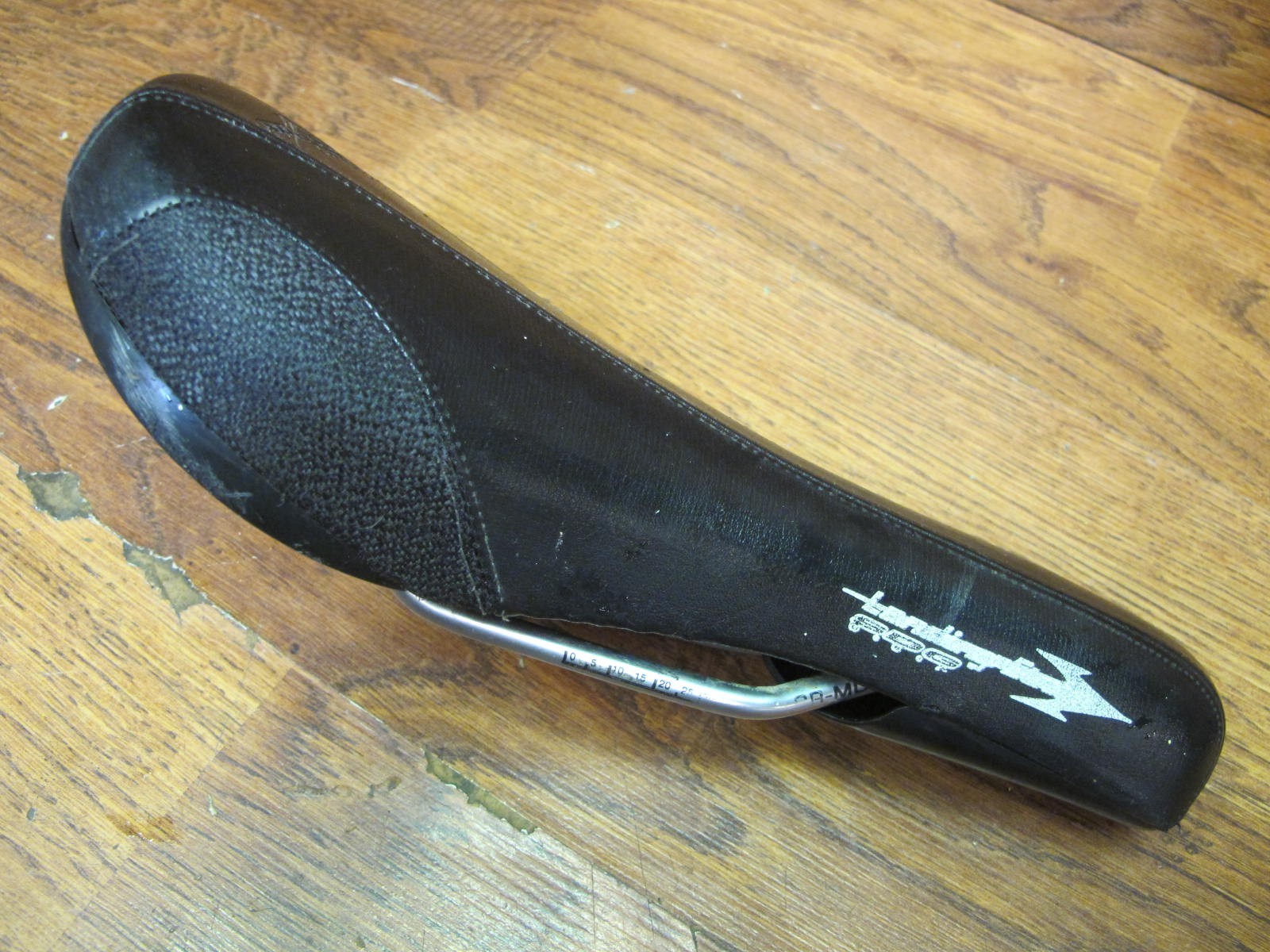 SDG GRAND PRIX RACING SADDLE