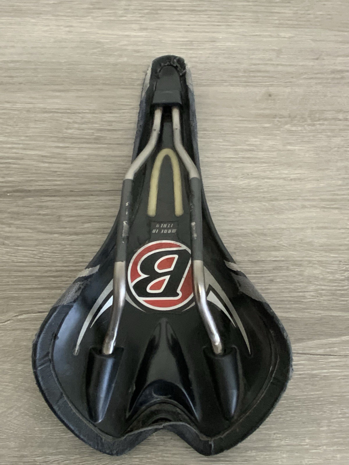 BONTRAGER RACE X LITE PRO SADDLE 152 GRAMS 138 MM x 285 MM TITANIUM RAILS