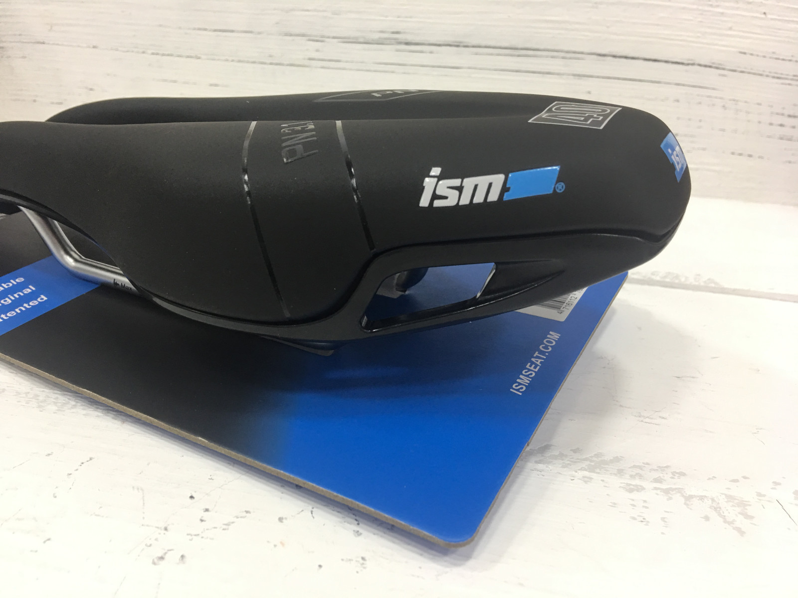 ISM PN 3.1 120x255mm 40 Padding Level Chromoly Rails Saddle (Black)