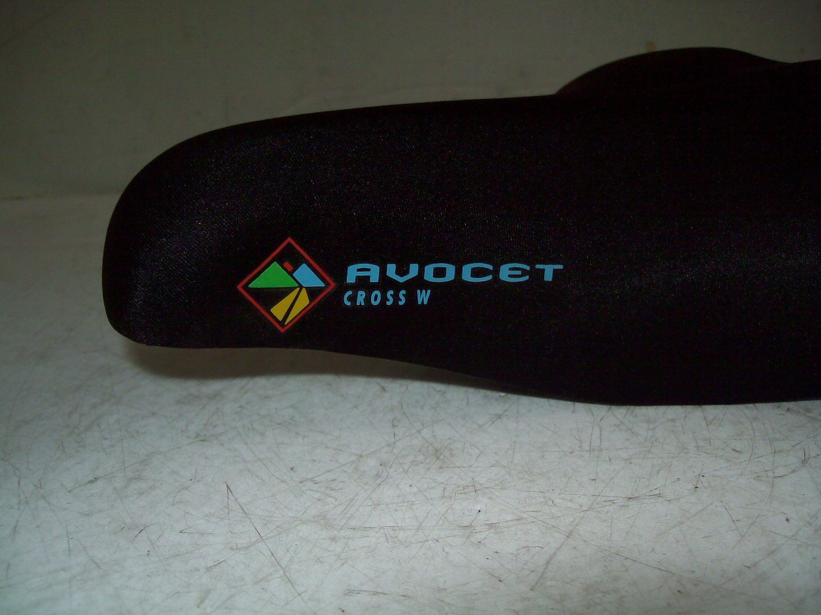 Avocet Cross W Anatomic Gel Cushioned Wide Bicycle Seat Saddle NEW UNUSED