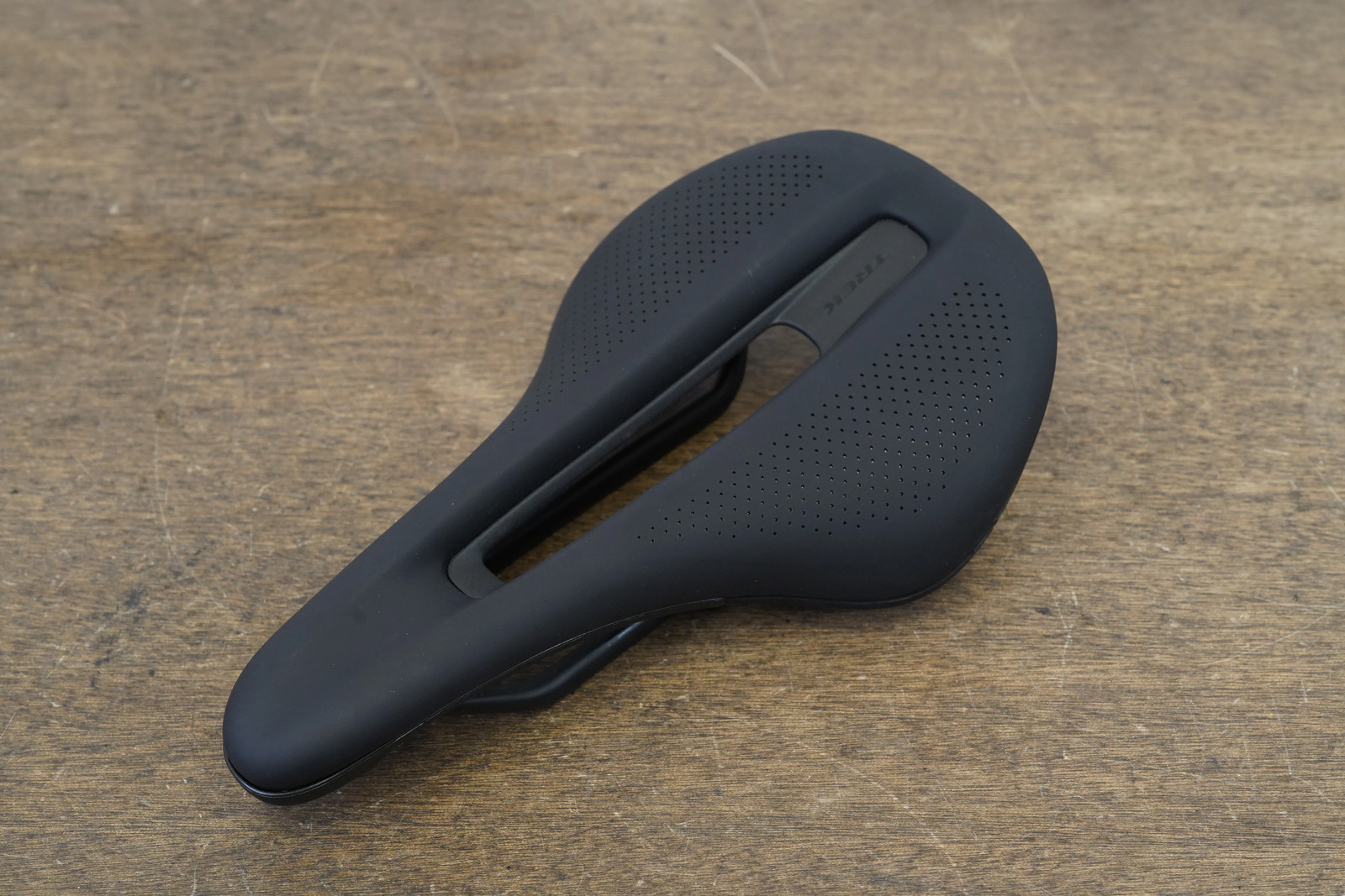 NEW TAKE-OFF 145mm Bontrager Verse Pro Carbon Rail Road Saddle 178g
