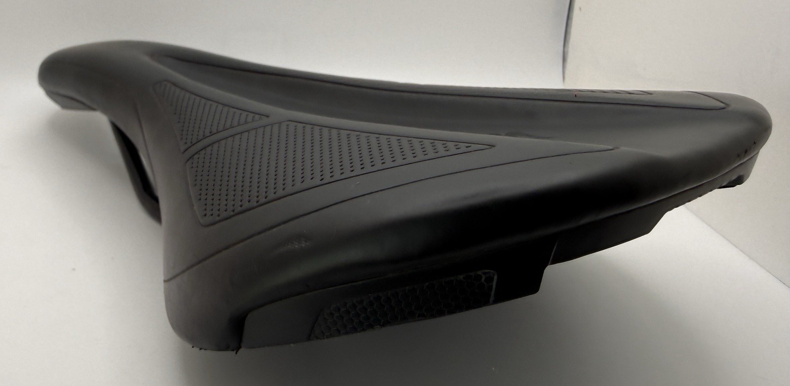 Specialized Henge Black Bike Saddle Seat 143mm Width, 7x7mm Rails