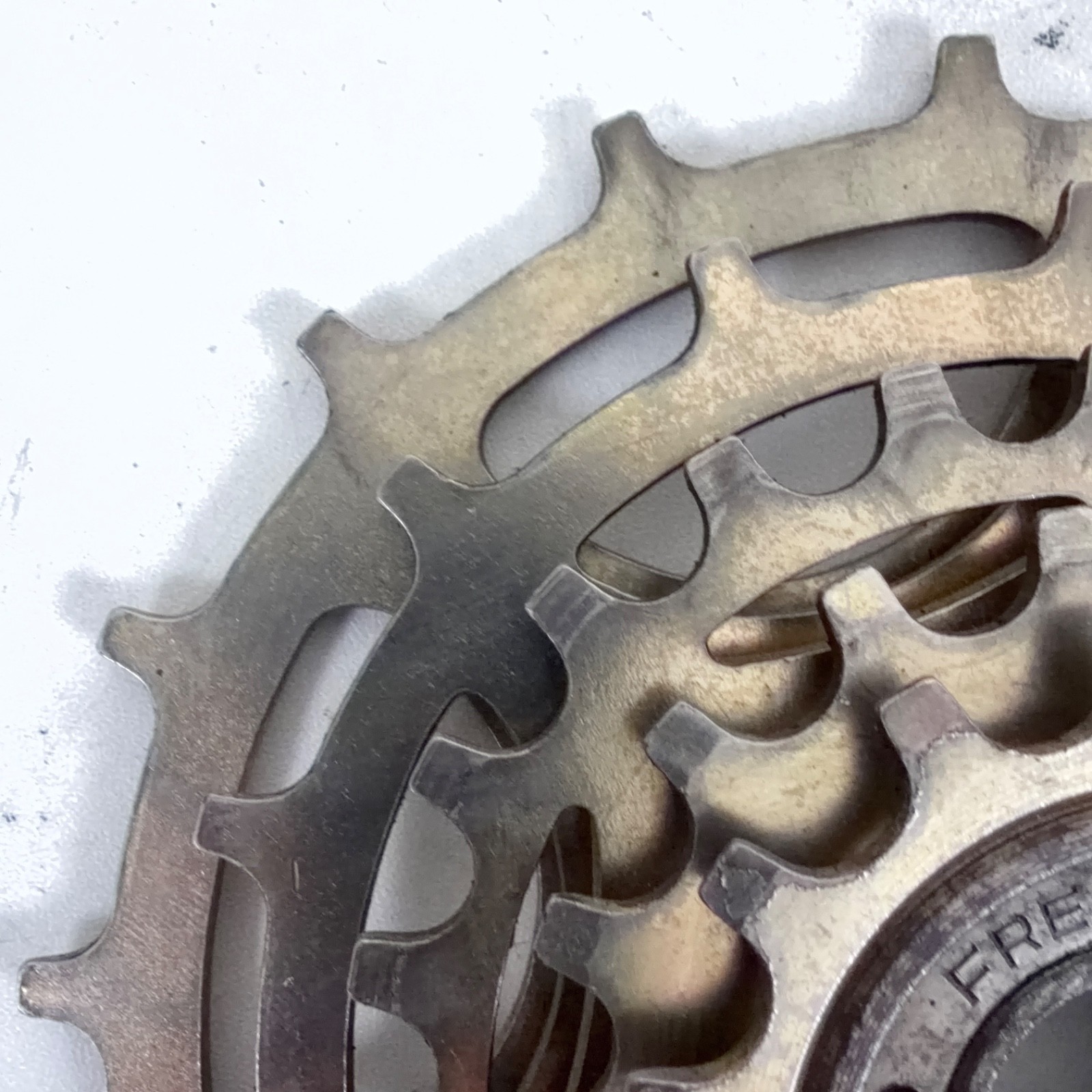 Shimano 14-34 Skip-Tooth 5-speed Freewheel – Gold – Cad Plated – Vintage