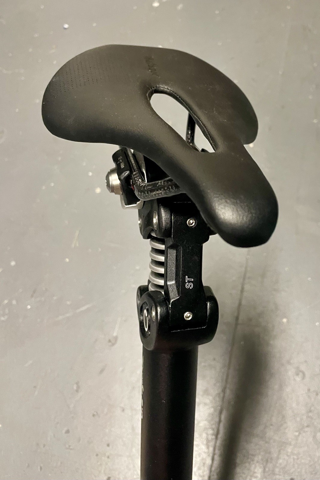 By Schulz G.2 | 33,9mm, 450mm, Hard, 100-130kg | Carbon Saddle |Black | E-Bike