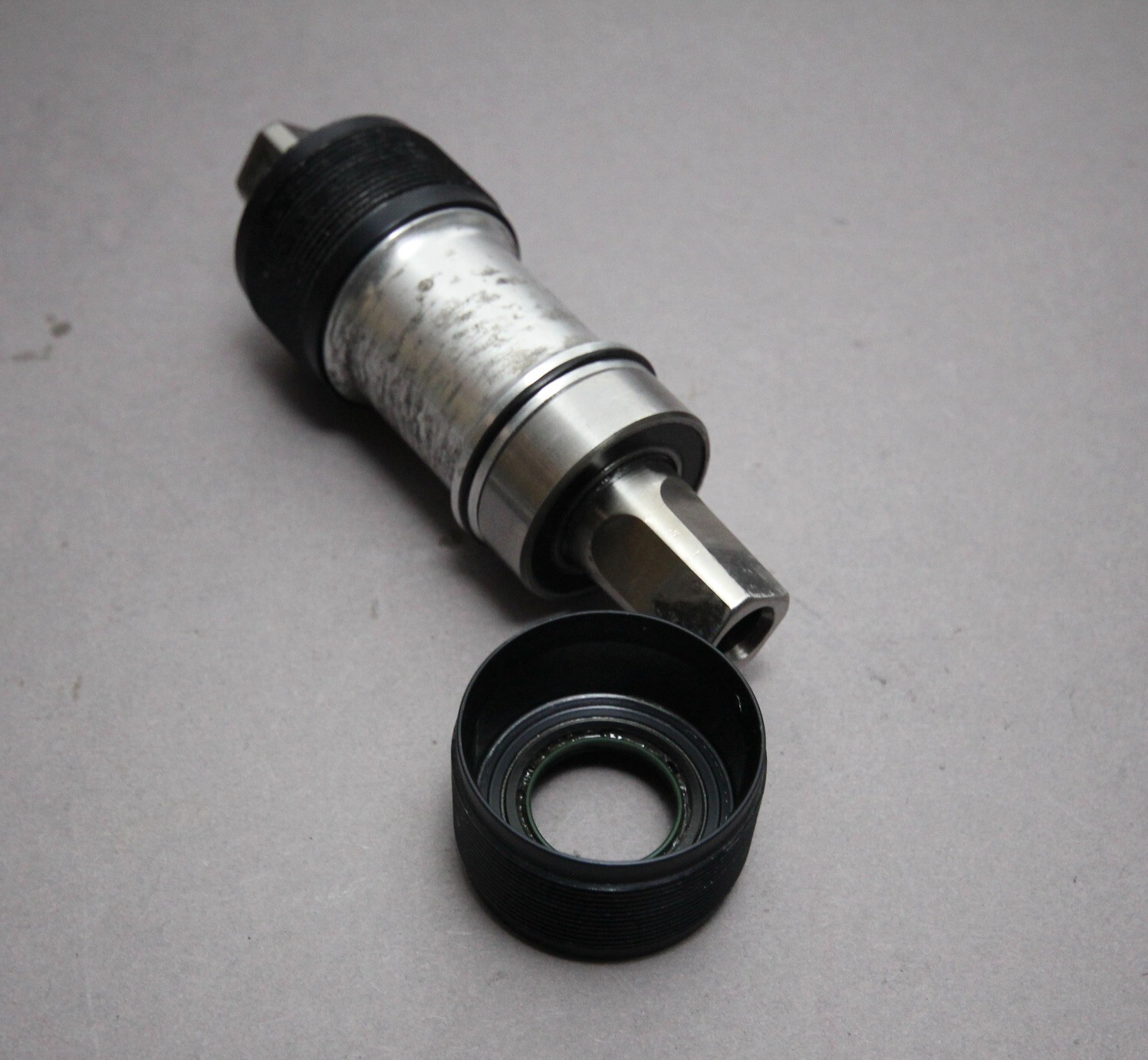 Titanium Bottom Bracket / BSA 1.370″x24 / 114 mm Synchros ? Tune ? Race Face ?