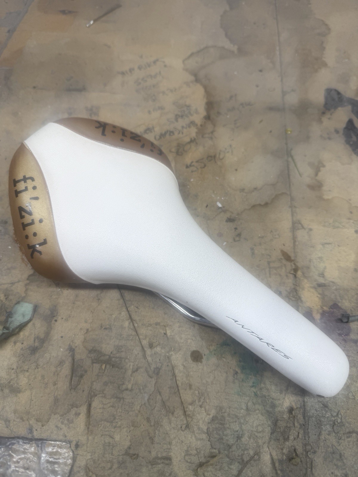 Fizik Antares Saddle K:IUM Ti Alloy Rails White with Gold 139mm