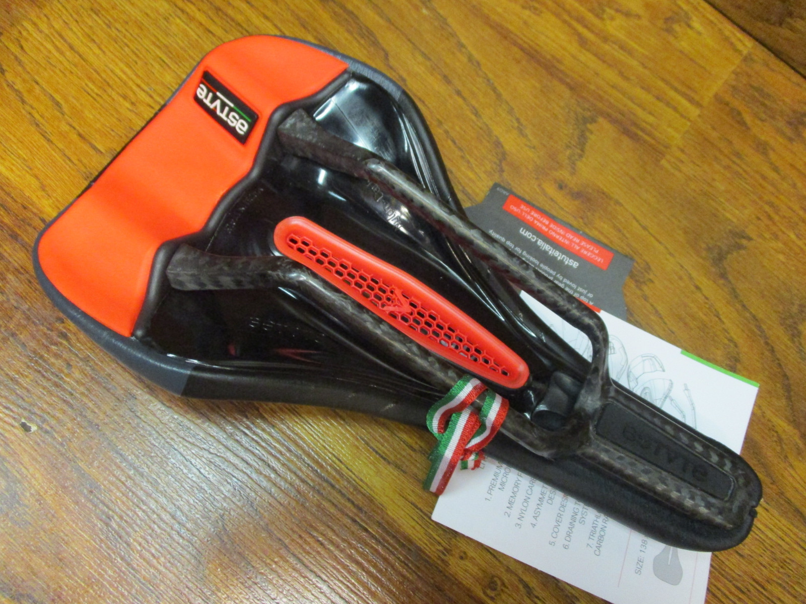 ASTUTE SEA LITE CARBONIO RAILED TRIATHLON RACING SADDLE 138 X 250 ROUND