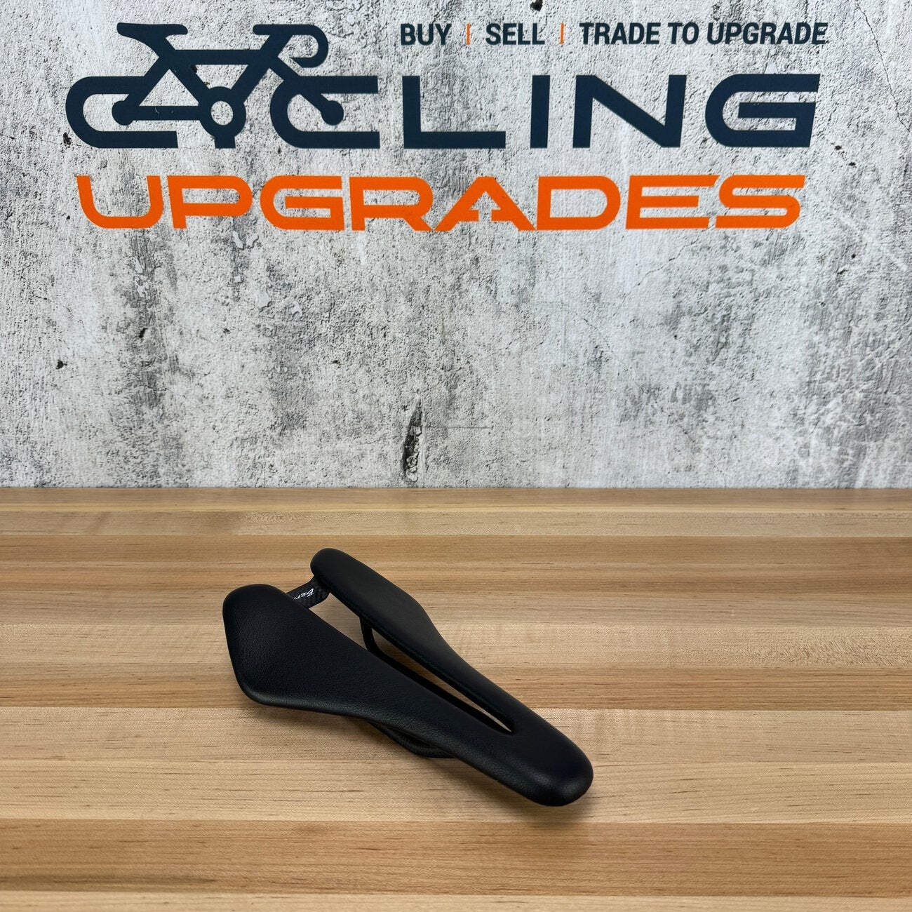 New! Berk Dila Padded 140mm 7x9mm Carbon Rails Bike Saddle 112g