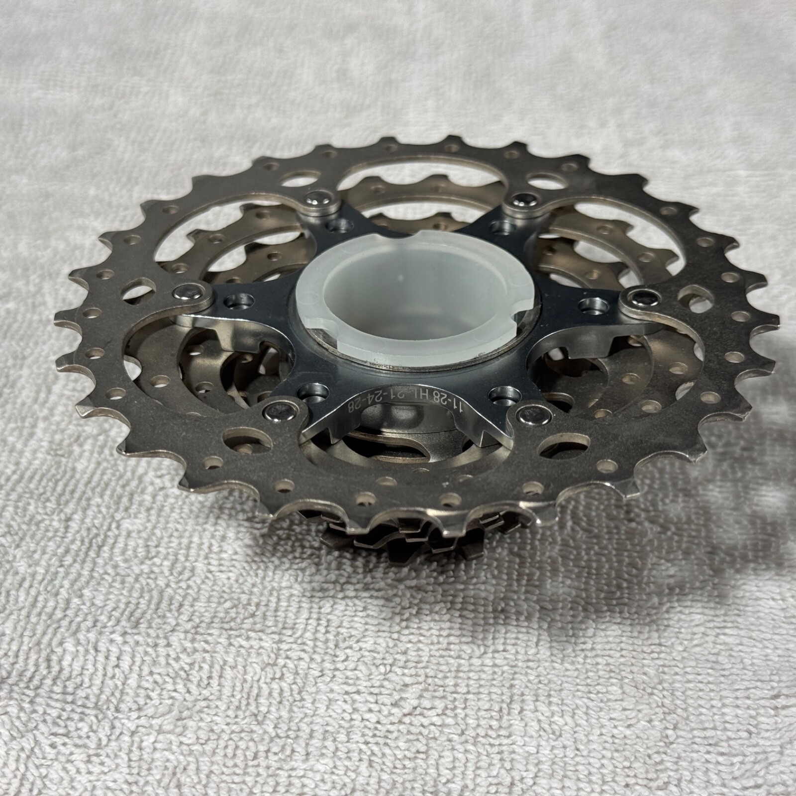 SHIMANO CS-6700 11-28T 10 SPEED CASSETTE Silver with Very Low Miles