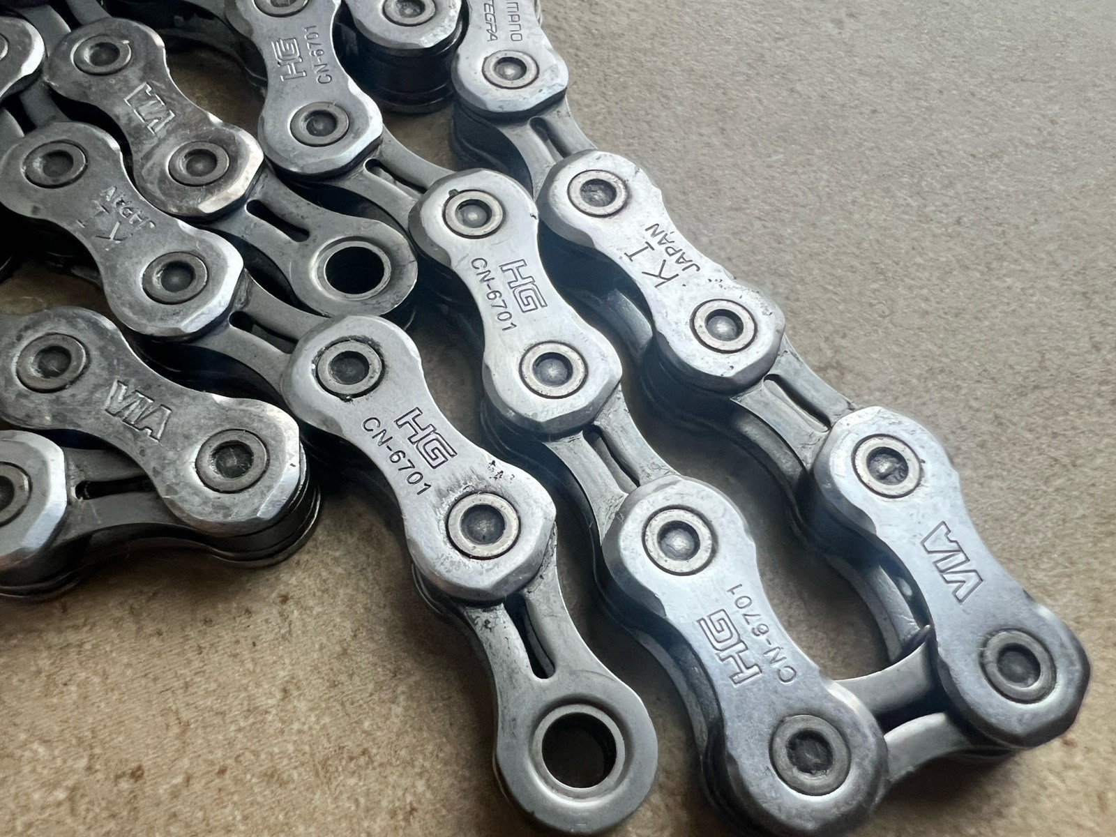Shimano CN-6701 Ultegra Super Narrow Bicycle Chain 10 speed 106 Links Road Bike