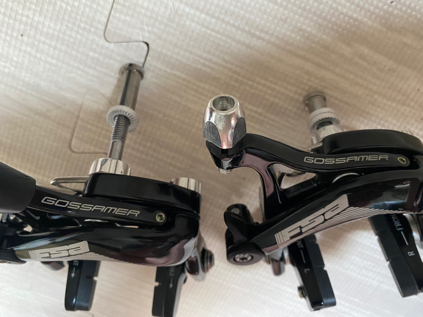 FSA GOSSAMER PRO ROAD BICYCLE CALIPER BRAKESET RIM BREAK NEW (pair)