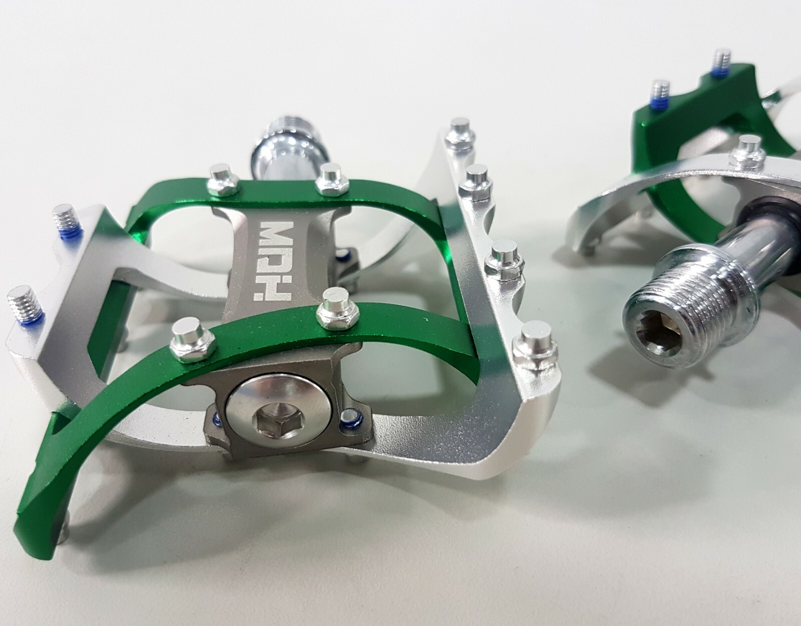 MDH Change – Small Area PVB03 275g 92x75x30mm Bicycle Pedal Silver Green