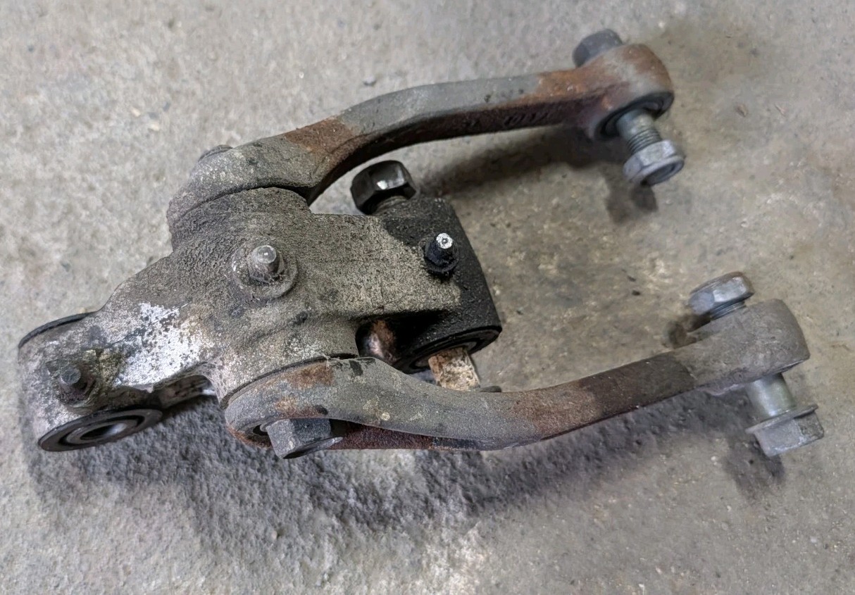 Kawasaki ZX-4 ZX400G Genuine OEM Rear Suspension Linkage Cushion Link 38k km