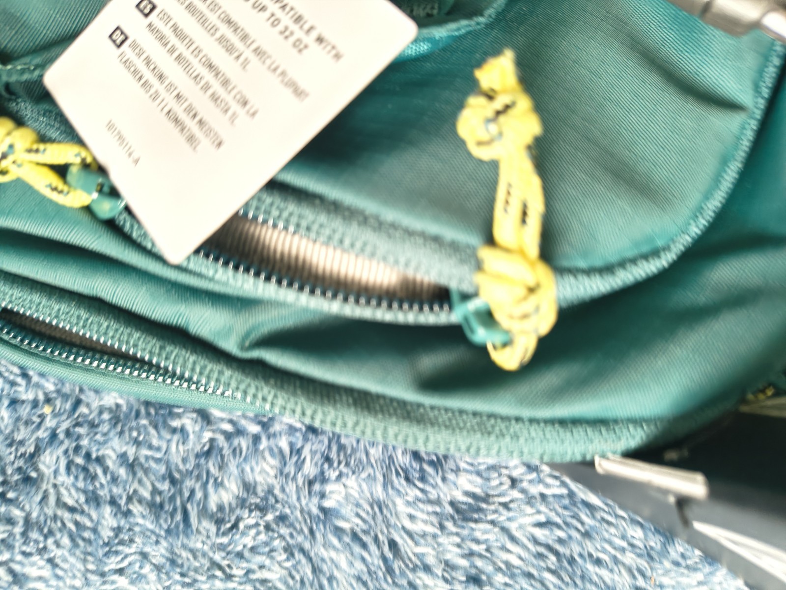 Camelbak New Arete 8 Sling Bag 32oz Compatible Green/Yellow