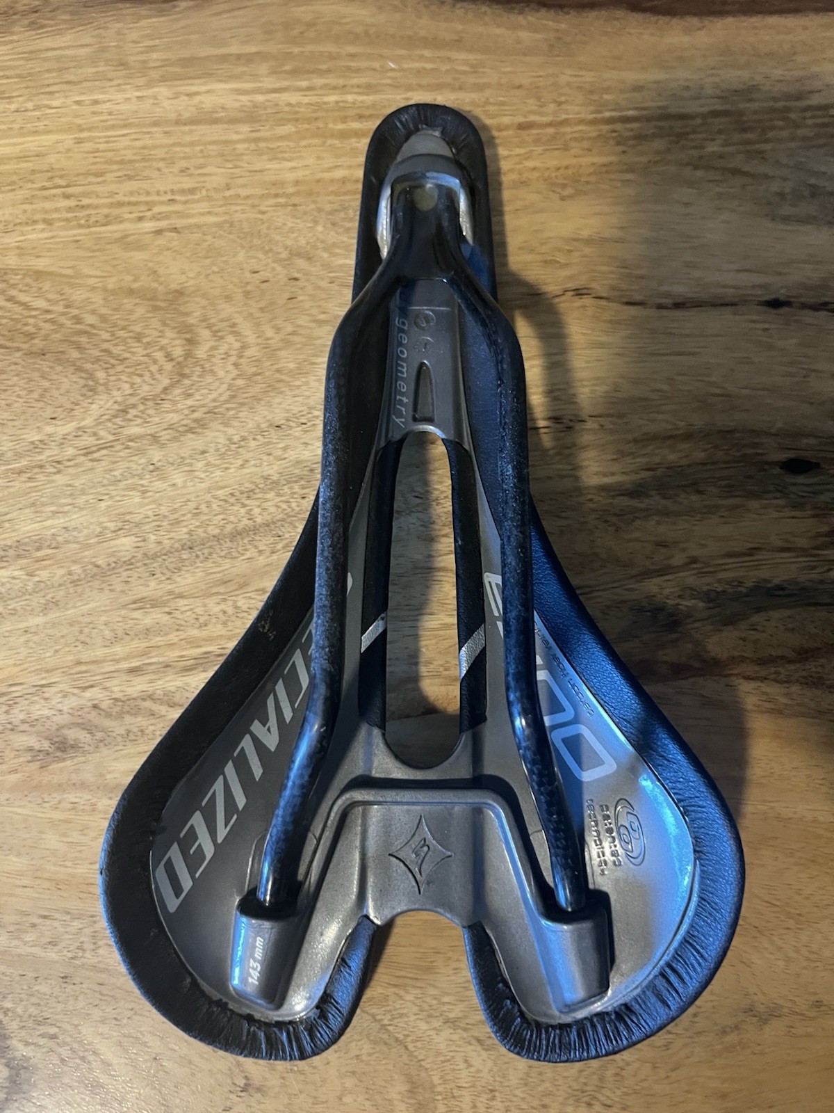 Specialized Oura Pro women’s saddle lightweight FACT carbon rails 143mm