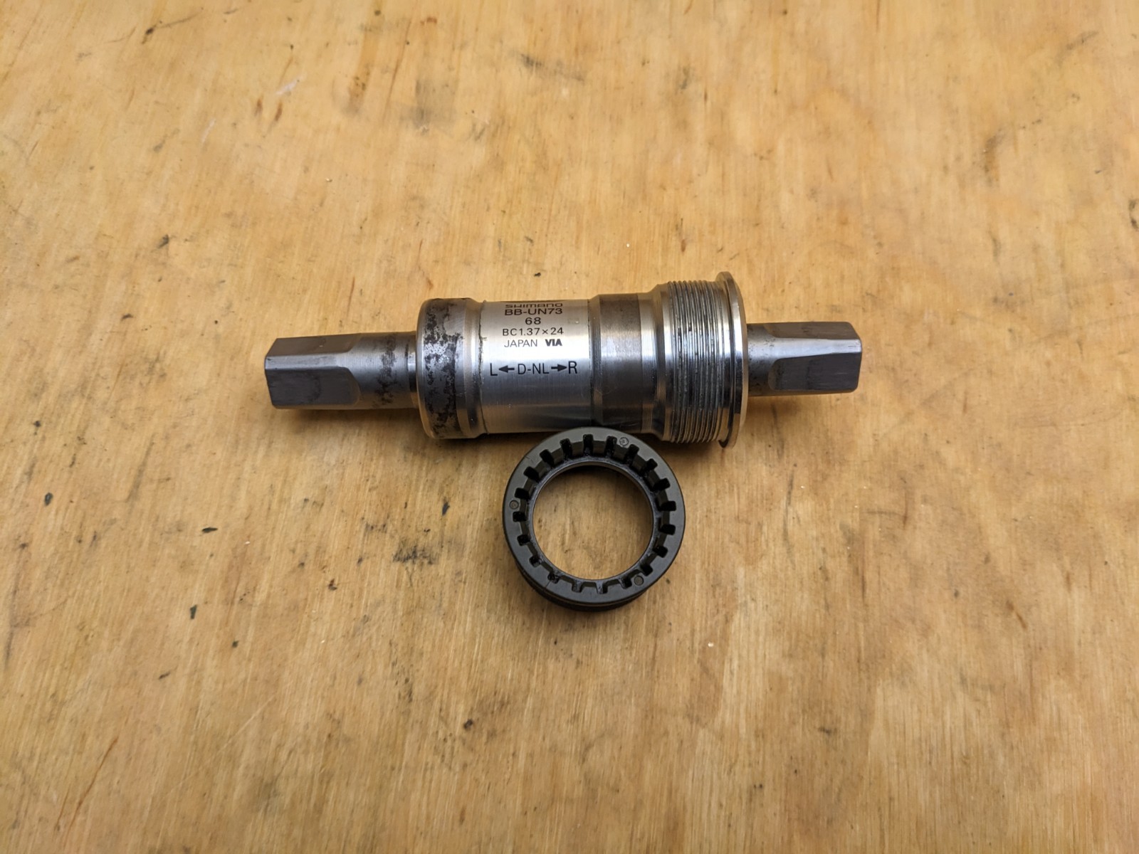 Shimano BB-UN73 Bottom Bracket 68 x 122.5 mm Square Taper English Threads