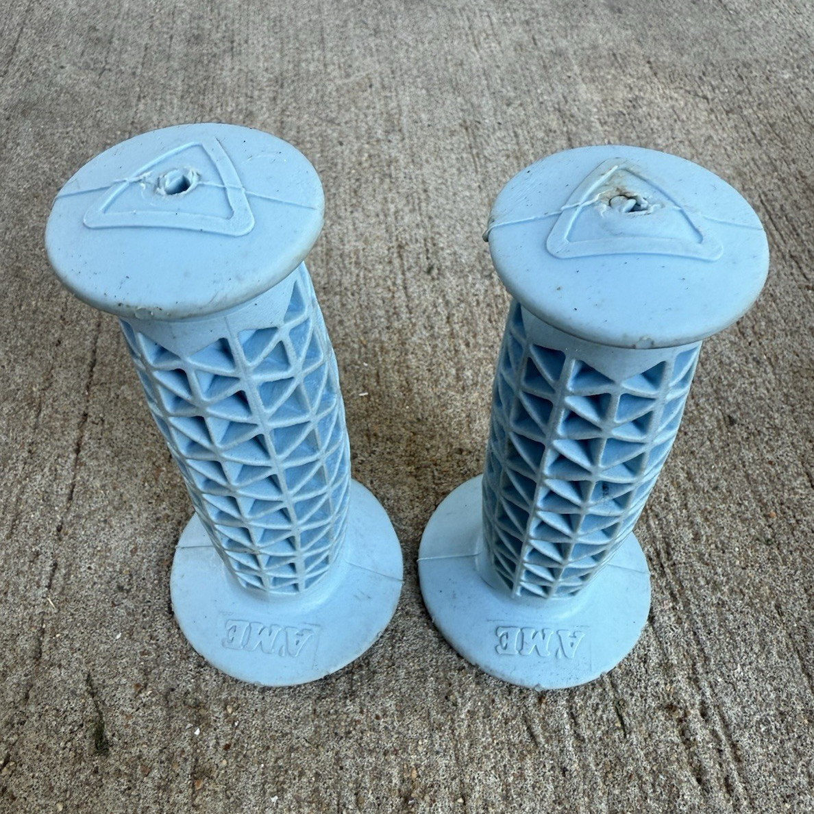 AME BMX Handlebar Grips Slip-On Rubber Standard Grip Blue Pair (2)