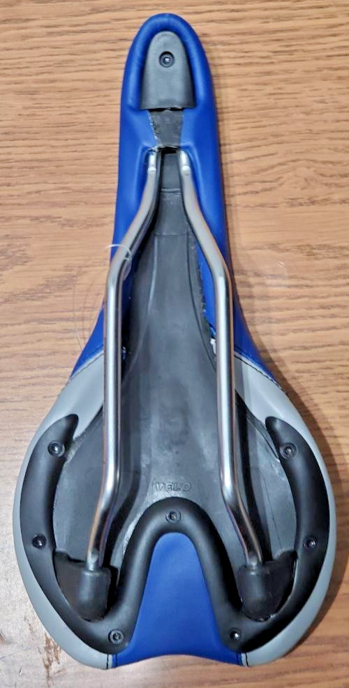 Bike Saddle 1314 Endzone Blue/Silver. bike parts.